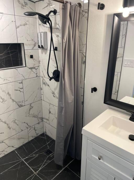 Your Tiny Downtown Home With Backyard Unit D Phoenix Ngoại thất bức ảnh